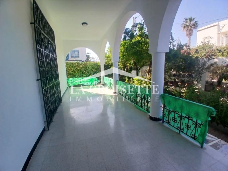 Rez-de-chaussée de villa meublé S+3 avec jardin